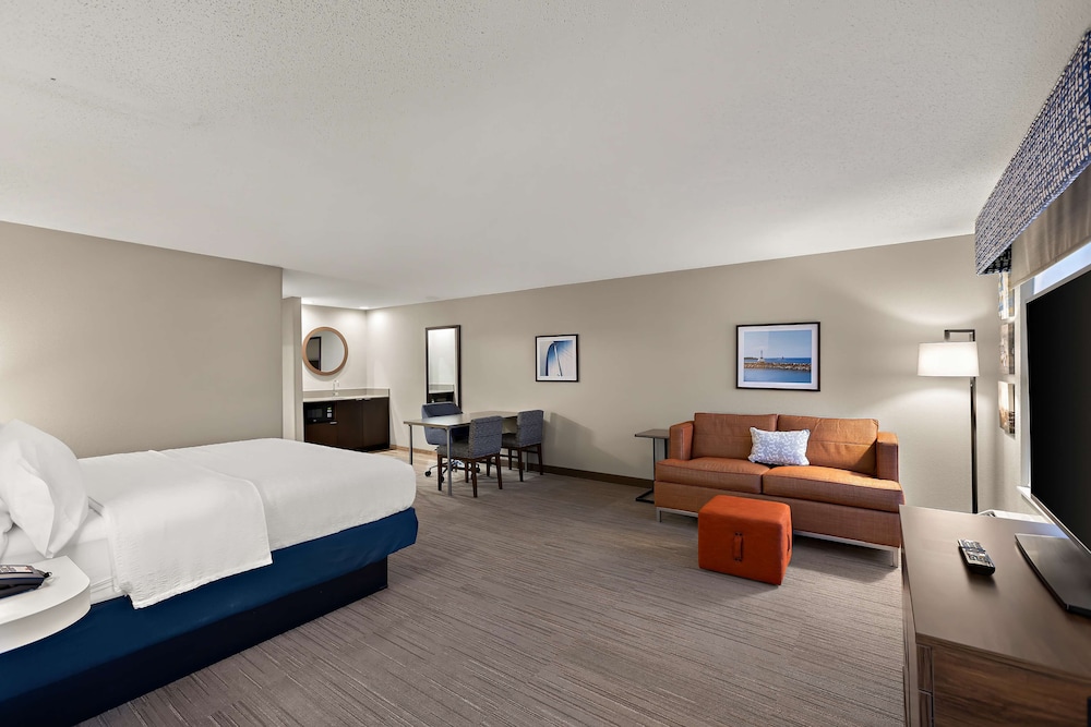 Hampton Inn & Suites by Hilton Petoskey - photo 43