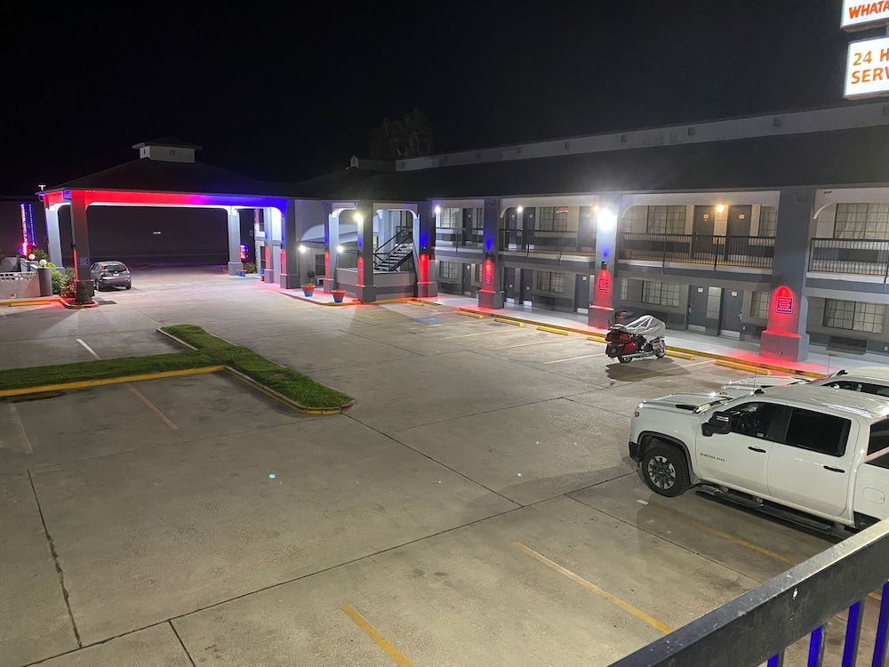 Texas Inn & Suites Raymondville - photo 77