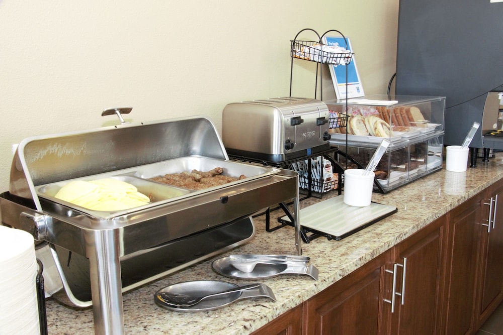 Comfort Inn Medford North - photo 41