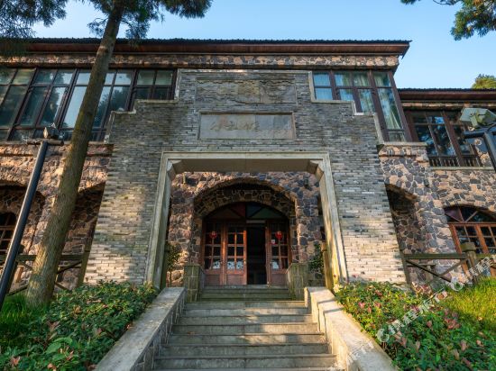 Baiyun Hotel - carbon neutral hotel in Deqing