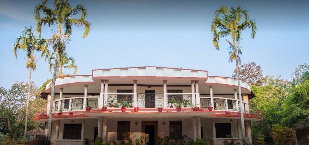 Bison Manor Country Retreat - carbon neutral hotel in Virarajendrapet
