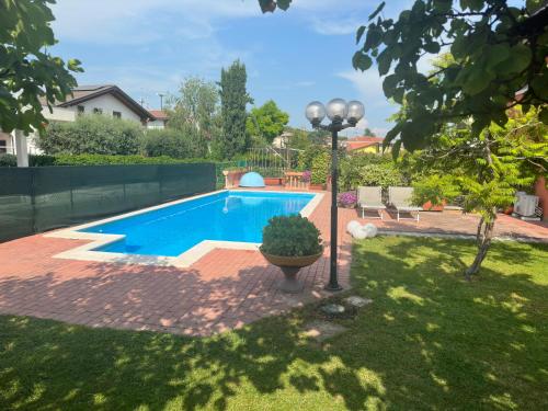 Casa Fanny — 4-Star Luxury Hotel in Castelnuovo Del Garda, Italy