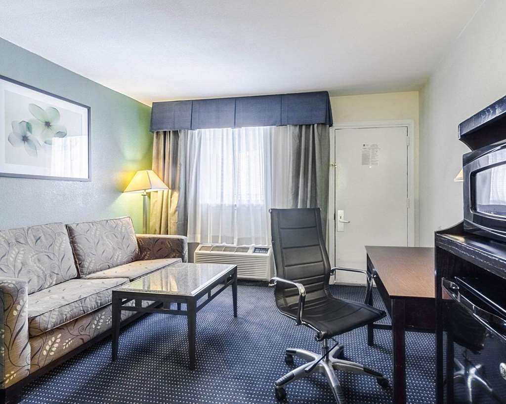 Rodeway Inn & Suites Williamsburg Central - photo 11