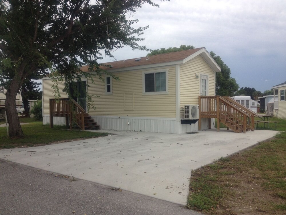 Winter Quarters Encore Manatee RV Resort - photo 30