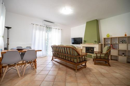 G&A Family Home near the Beach by MΡS — 4-Star Luxury Hotel in Nea Makri, Greece