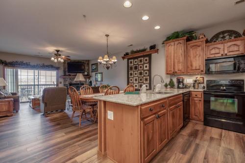 2BR Village At Indian Point 1806 near SDC Free Tickets Daily 500 in Branson, United States