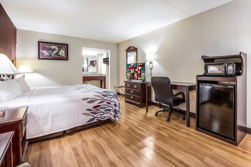 Red Roof Inn Caryville - photo 11