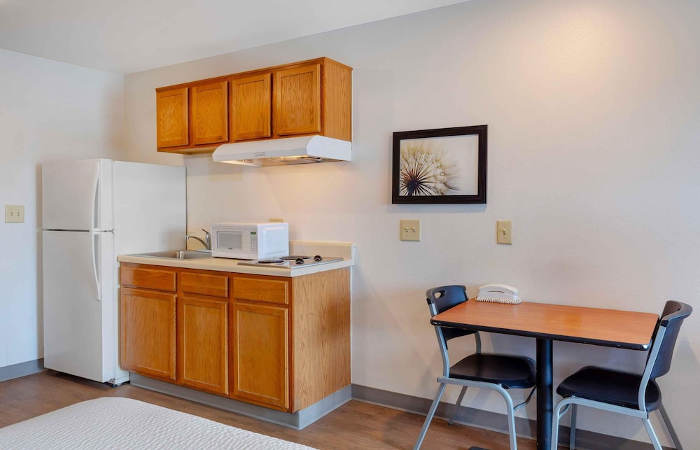 WoodSpring Suites Fayetteville - photo 30