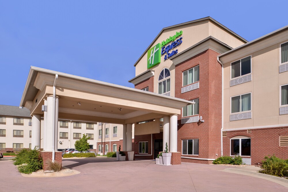 Holiday Inn Express Hotel & Suites Emporia Northwest by IHG - featured photo