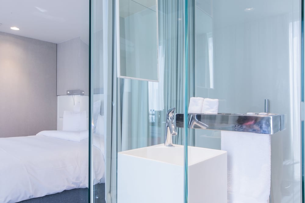 The Grove Design Hotel