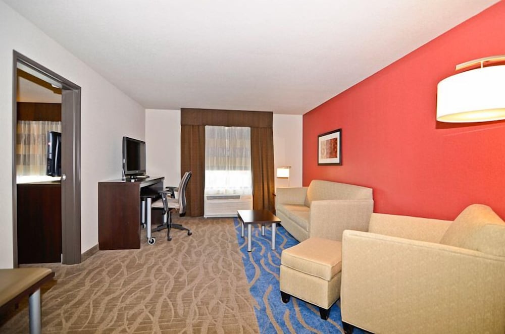Astoria Hotel and Event Center - photo 22