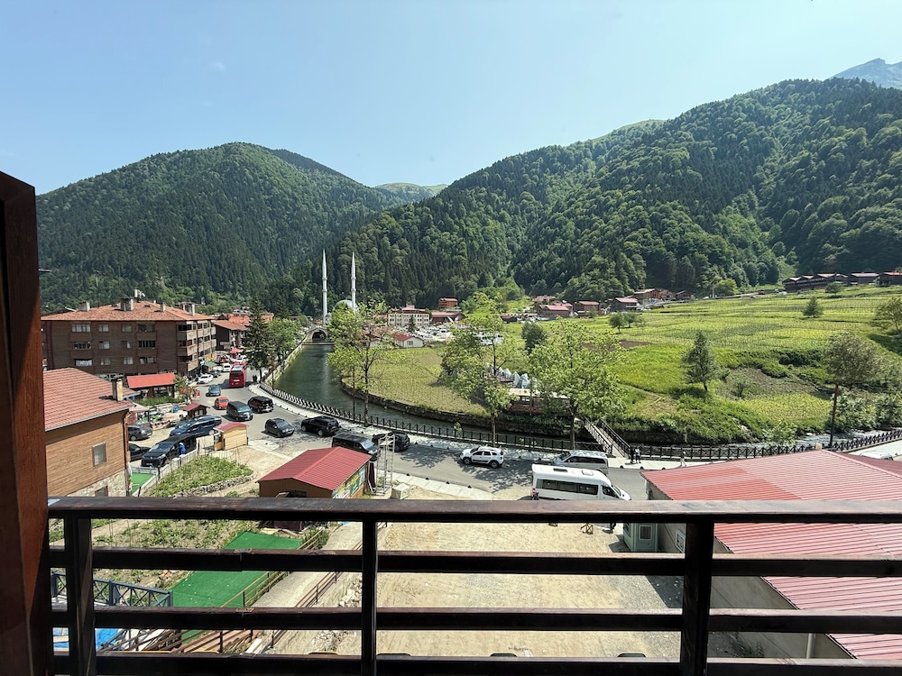 Mavro Uzungöl in Caykara, Turkey