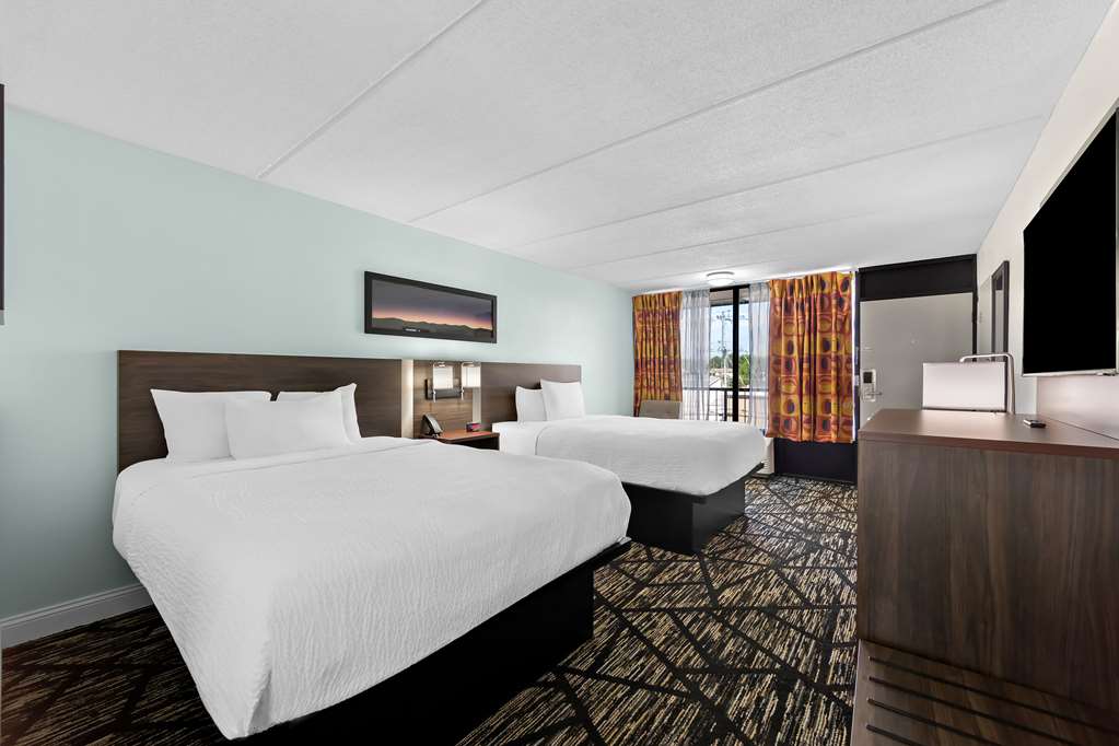Clarion Inn & Suites near the Leconte Center Pigeon Forge - photo 23