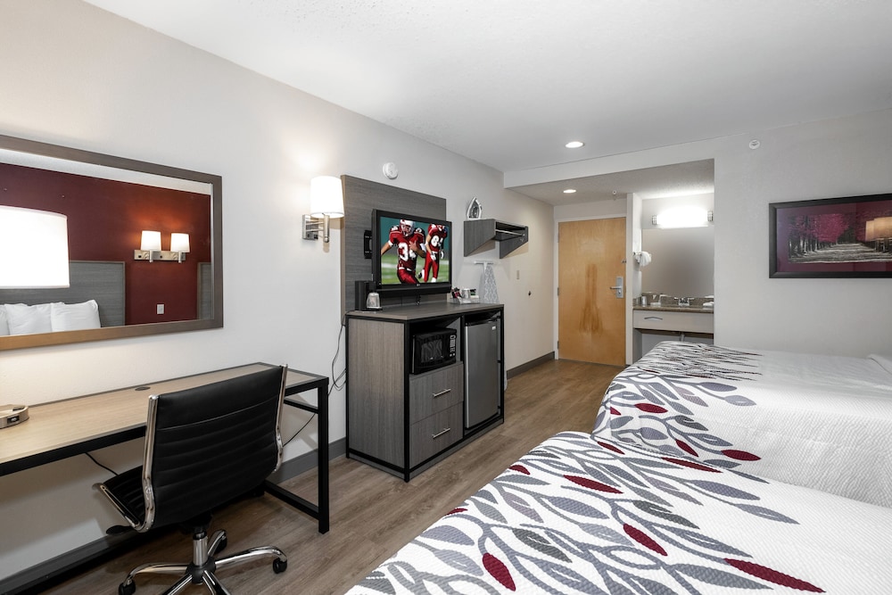 Red Roof Inn Clifton Park - photo 18