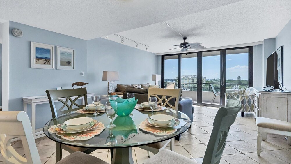 6415 Midnight Pass #707 — 4-Star Luxury Hotel in Siesta Key, United States