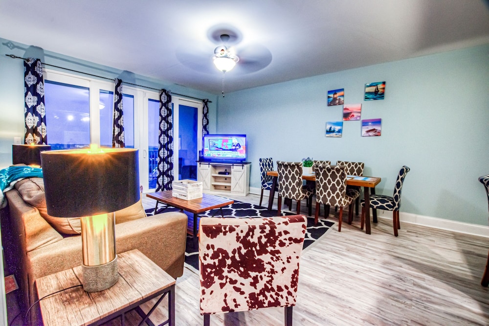 Laketown Wharf Resort by Aneliya's Rentals - photo 414