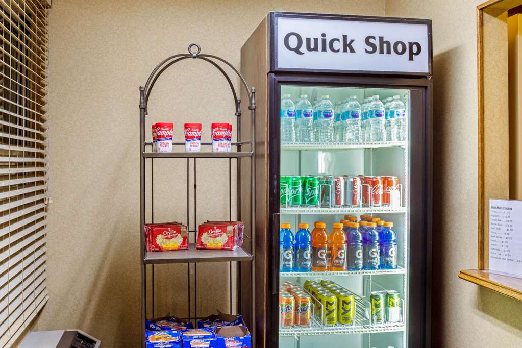 La Quinta Inn & Suites by Wyndham Appleton College Avenue - photo 28