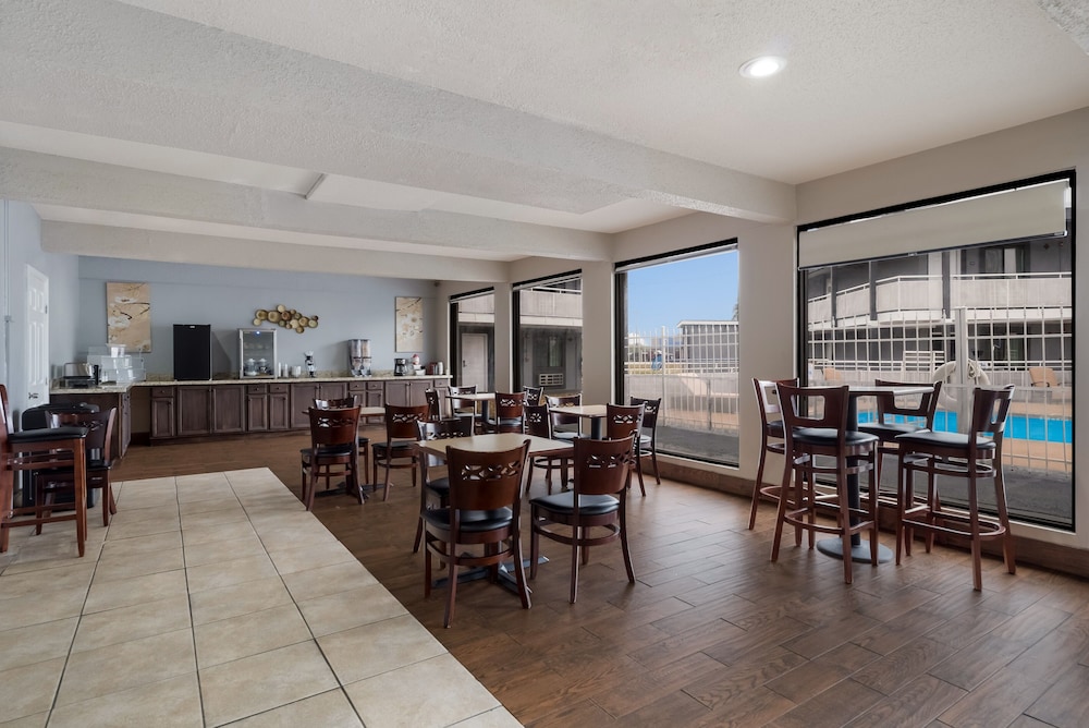 Laredo Hotel - photo 18
