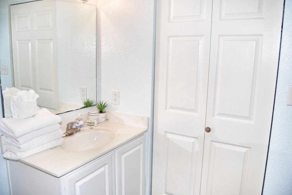 Grand Atlantic Resort 601 Efficiency Studio Bedroom Condo by RedAwning - photo 8