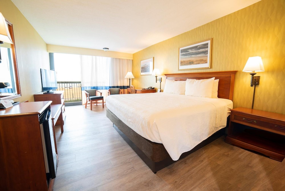 Oceanfront Inn - photo 9