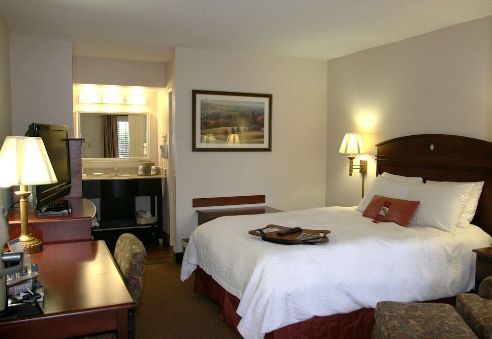 Hampton Inn Dalton - photo 12