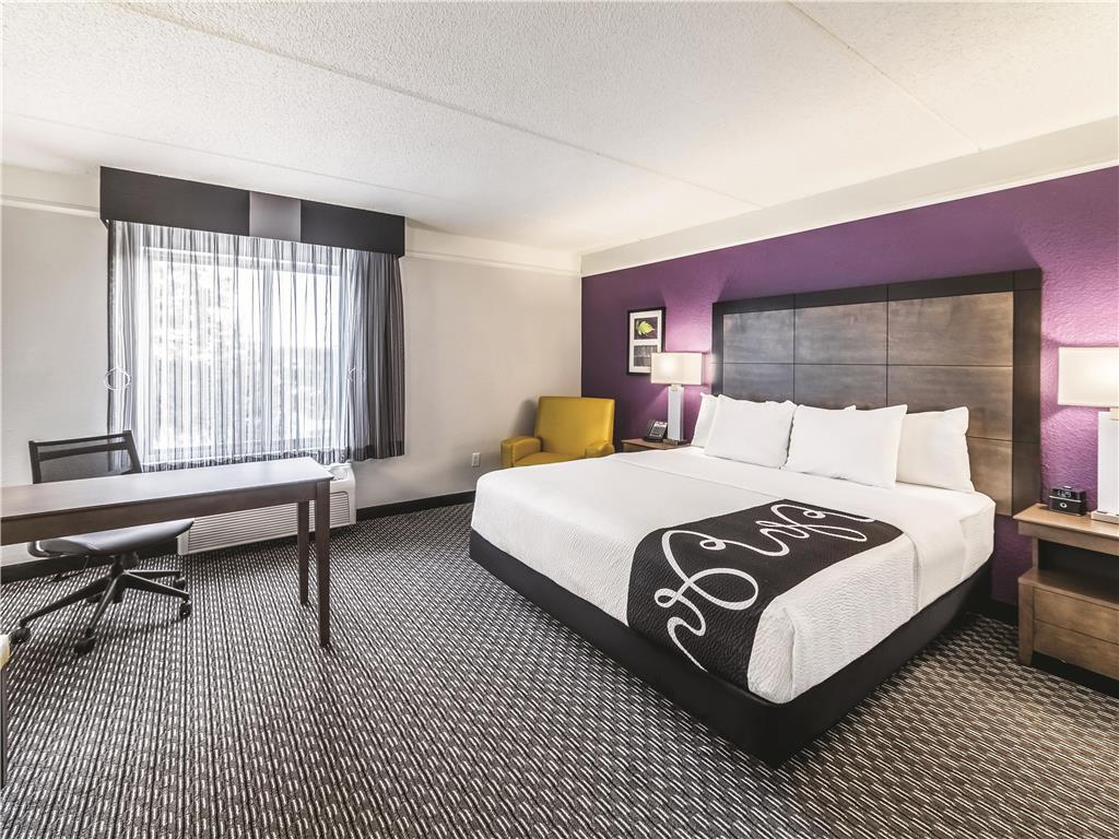 La Quinta Inn & Suites by Wyndham Austin Airport - photo 30