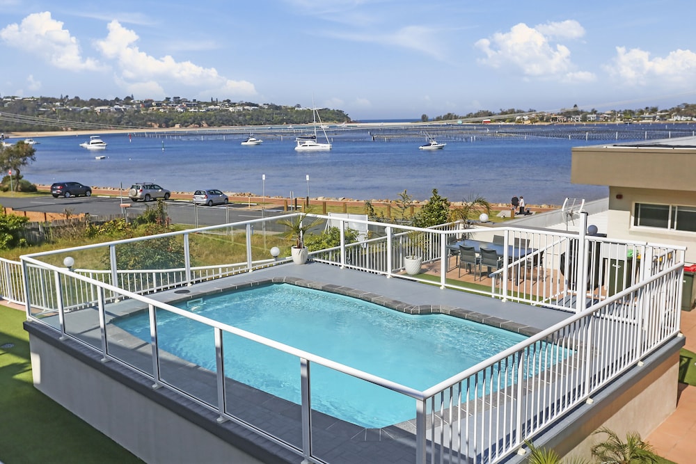 Crown Apartments — 4-Star Luxury Hotel in Merimbula, Australia
