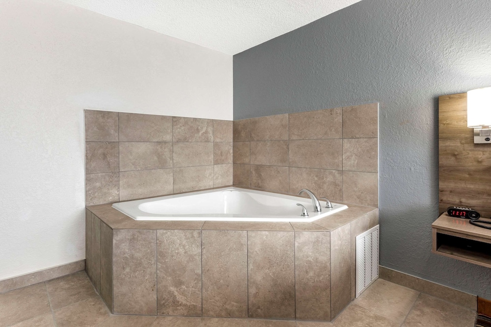 Quality Inn & Suites Sulphur Springs - photo 42