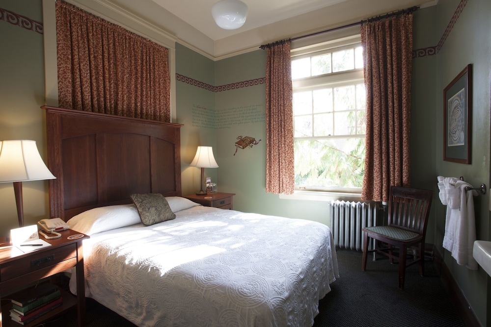 McMenamins Grand Lodge - photo 11