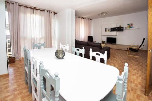 Piso Plaza de las Flores — 4-Star Luxury Hotel in Malaga, Spain