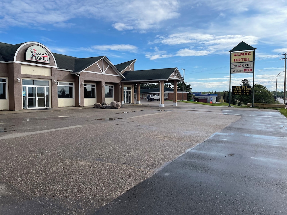 Almac Hotel Lac La Biche — hotel in Lac La Biche