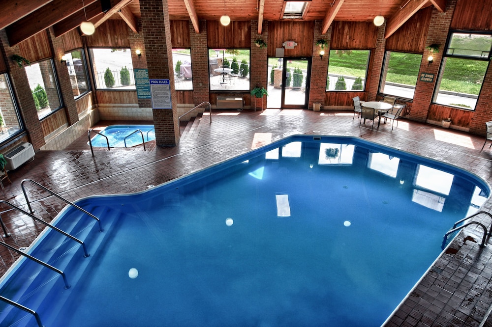 Christopher Inn and Suites - photo 42