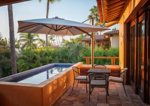 Jaguar. Frente a la playa Bucerías in Bucerias, Mexico