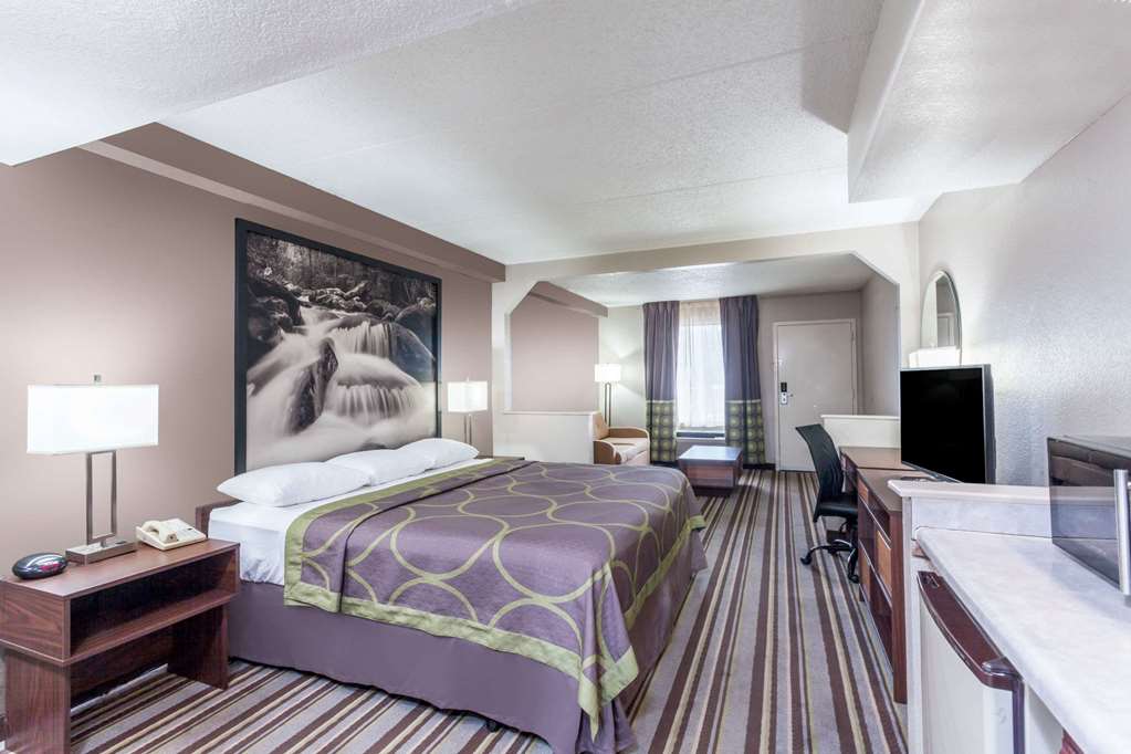 Super 8 by Wyndham Pigeon Forge Dollywood Lane - photo 9