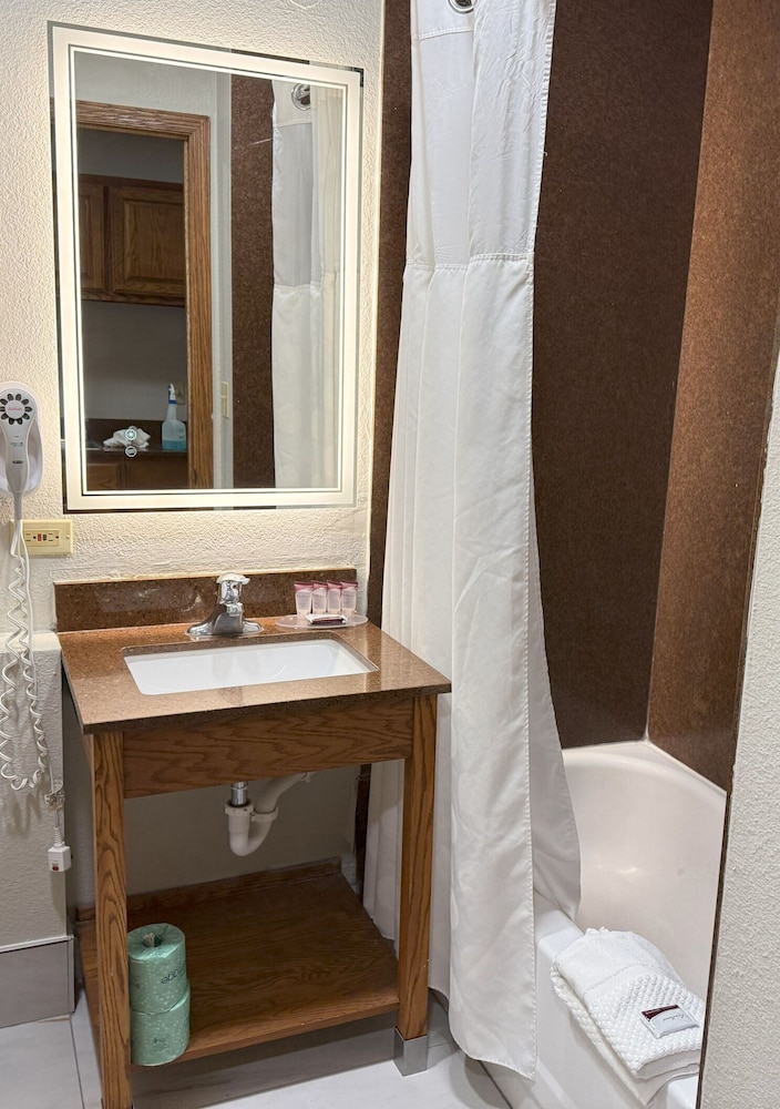 Town House Extended Stay Hotel Downtown - photo 25
