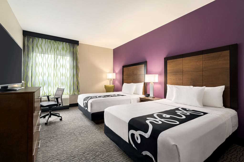 La Quinta Inn & Suites by Wyndham Burlington - photo 18