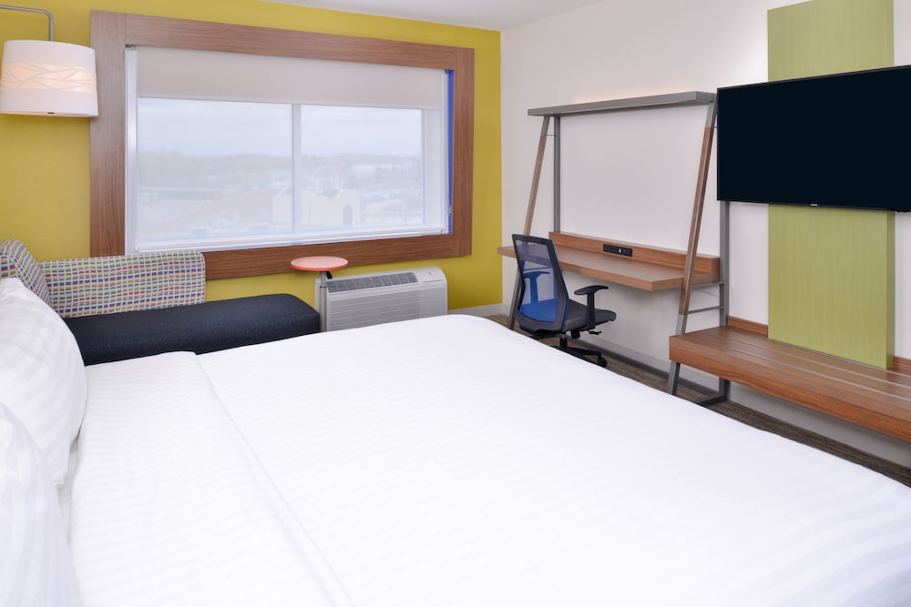 Holiday Inn Express & Suites Madison by IHG - photo 11