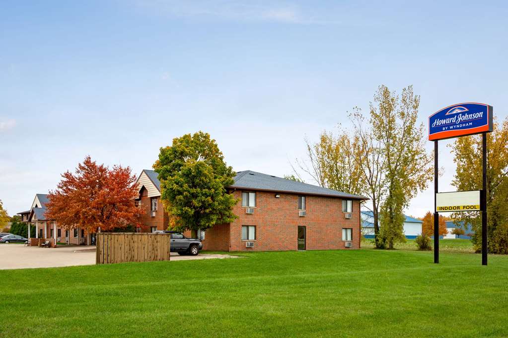 Howard Johnson by Wyndham Waterloo Cedar Falls - photo 2