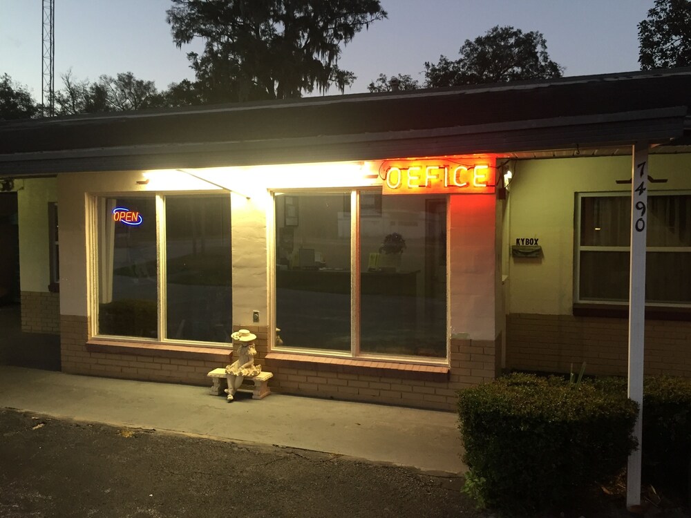 Cadillac Motel Fanning Springs - photo 22