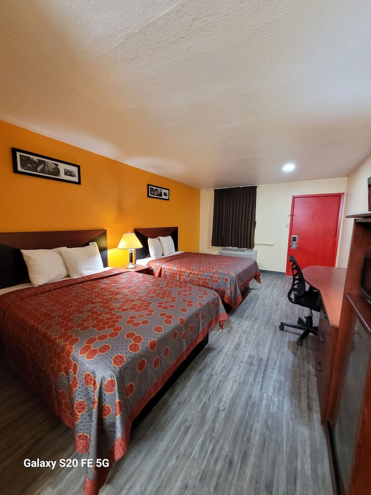 La Vista Motel - photo 6