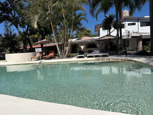 Finca El Quijote con alberca y 6 cuartos in Atlixco, Mexico