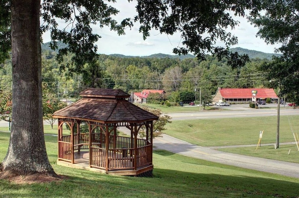 Highland Manor Inn in Townsend, United States