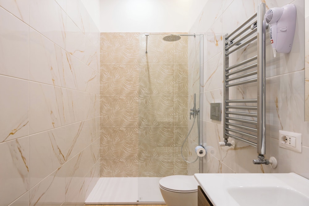4 Stelle Housing Rooms And Apartments by Wonderful Italy — 4-Star Luxury Hotel in Naples, Italy