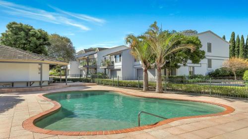 Watermark #17 Pool In Complex Accom Holidays — carbon neutral stay, Terrigal