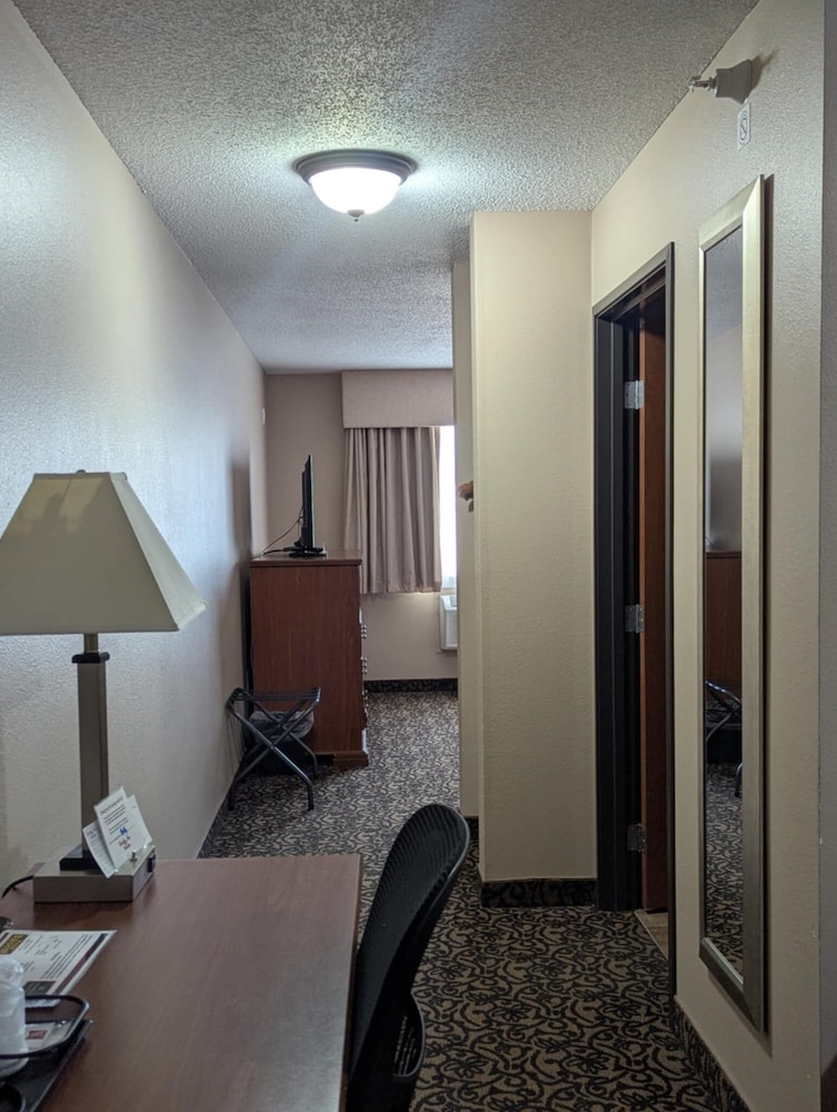 Canby Inn And Suites - photo 11