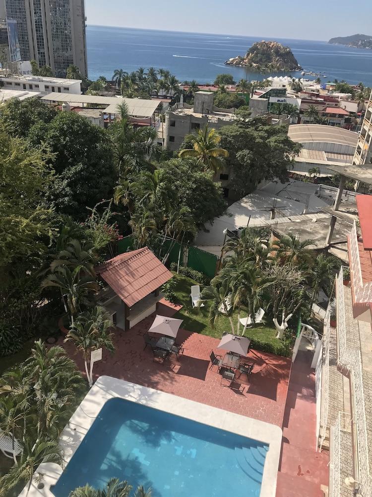 Hotel Karoline - last minute hotel in Acapulco De Juarez