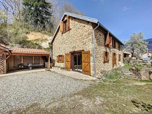 La Grange D'ardichen Vue Sur Les Montagnes - carbon neutral hotel in Unknown City