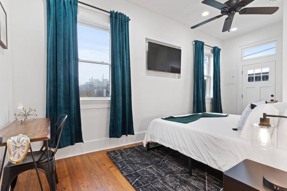 Mid City 2BR w Balcony Near Canal Streetcar - photo 5