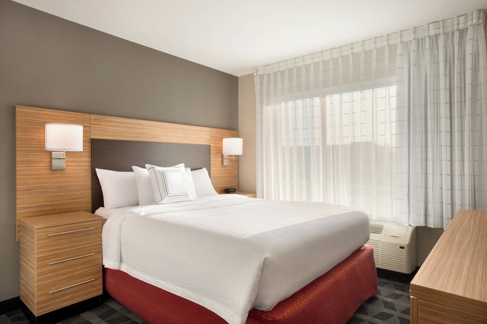 TownePlace Suites by Marriott Milwaukee Grafton - photo 7