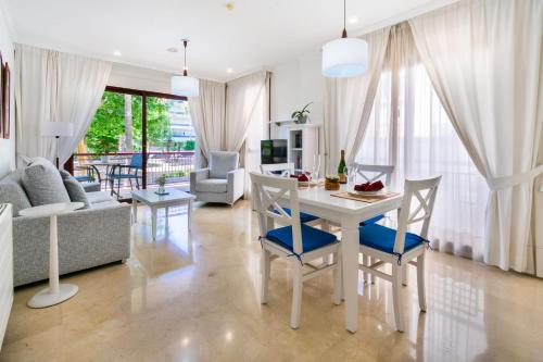 Apartamentos Albir Confort Avenida 1 dorm — 4-Star Luxury Hotel in L'alfas Del Pi, Spain